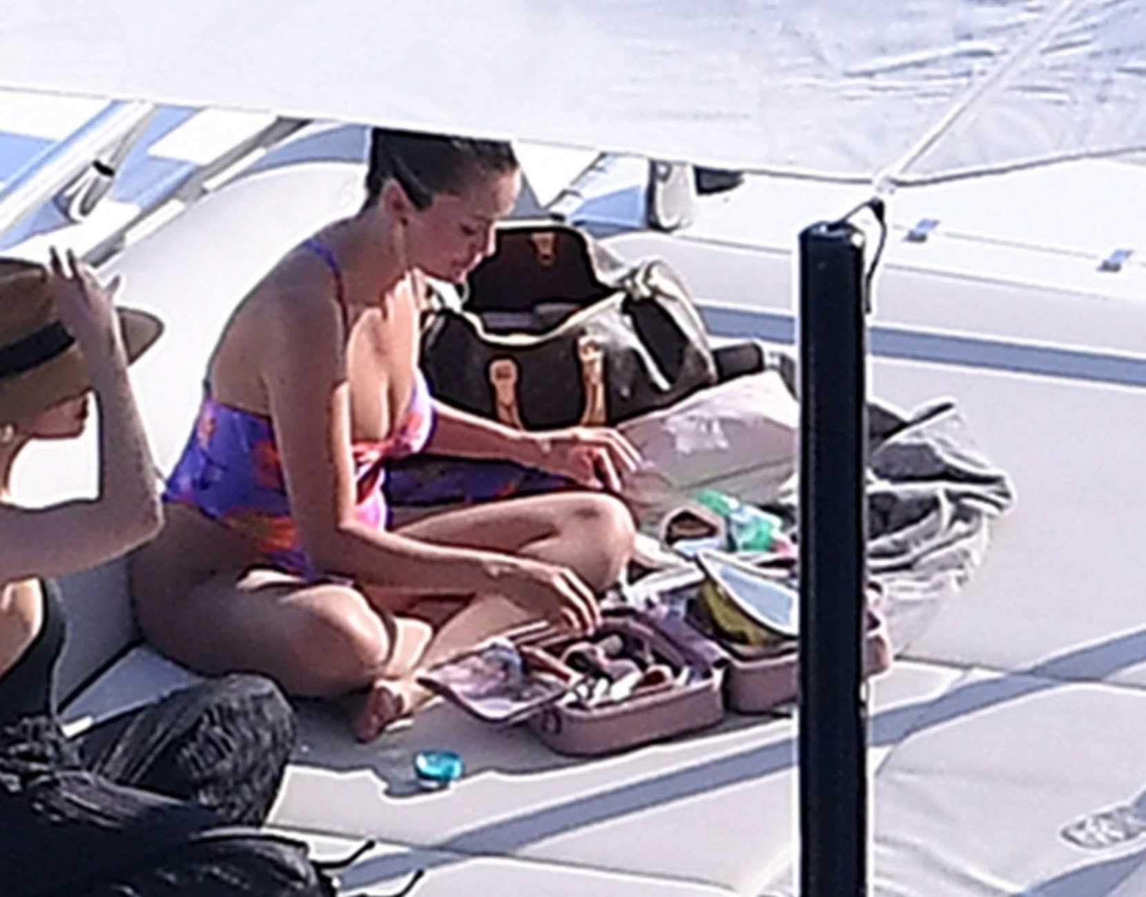 Selena_Gomez_at_a_yatch_with_Andrea_Lervolino_-_August_4_202211.jpg