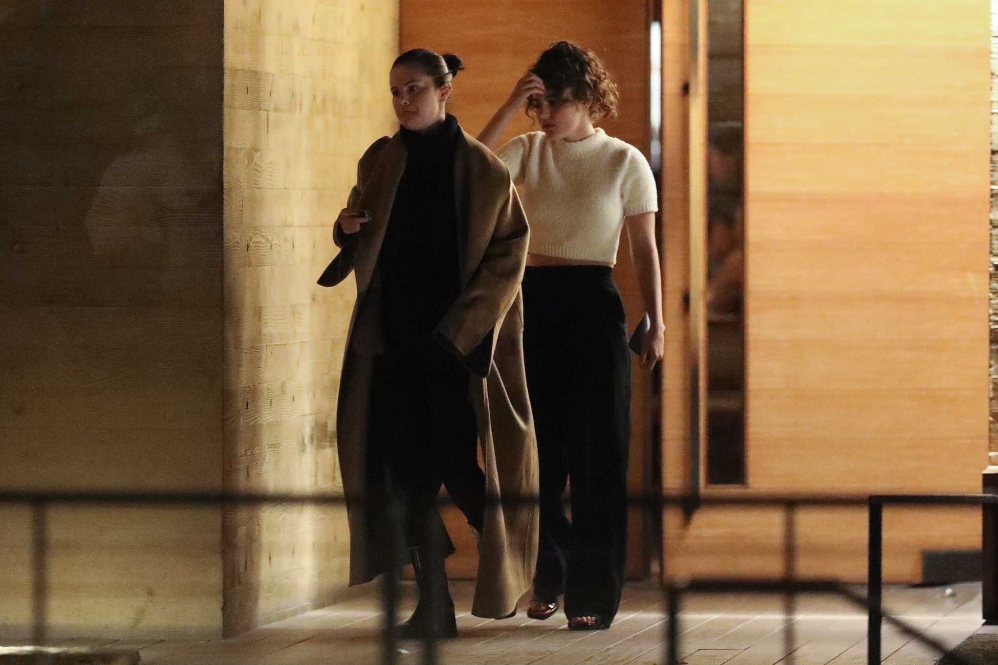 Selena_Gomez_dines_with_friends_at_Nobu_in_Malibu_-_September_27_202202.jpg
