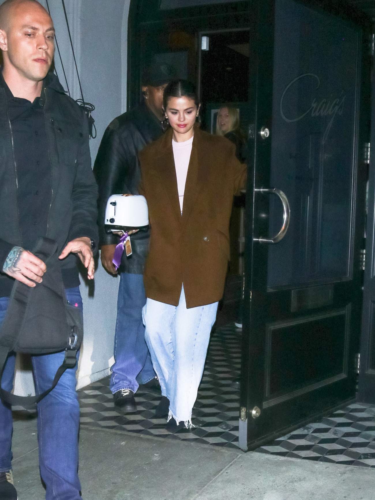 Selena_Gomez_in_Los_Angeles2C_California_-_January_122C_2020-05.jpg