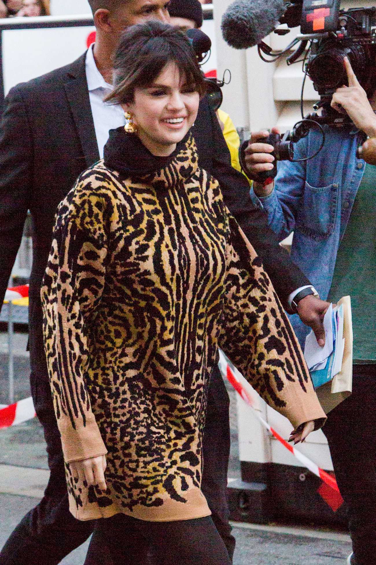 Selena_Gomez_is_seen_at_NRJ_radio_station_on_December_132C_2019_in_Paris2C_France-11.jpg