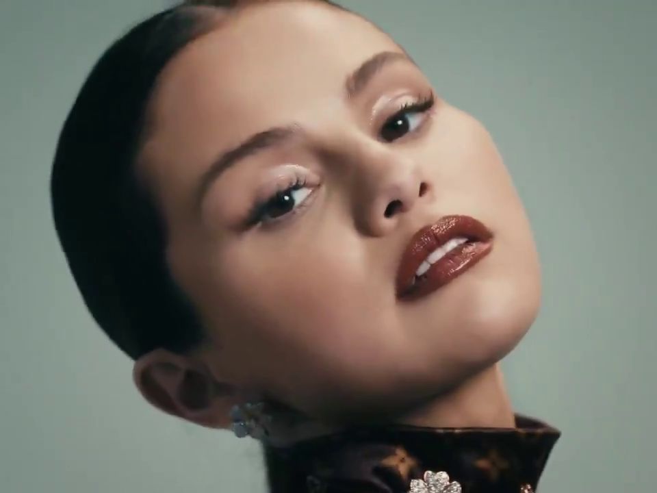 Selena_Gomez_x_CR_Fashion_Book_China-28.jpg