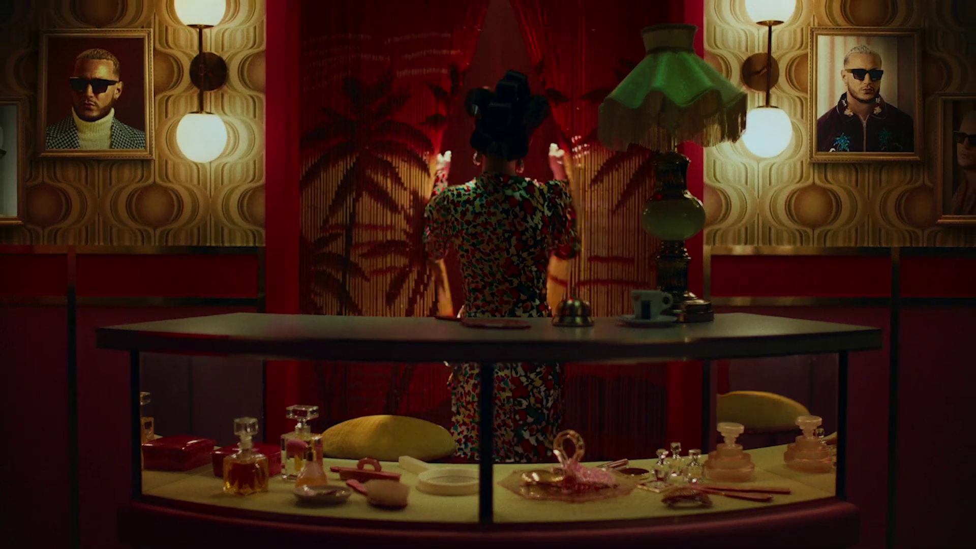 Selfish_Love_MV_07.jpg