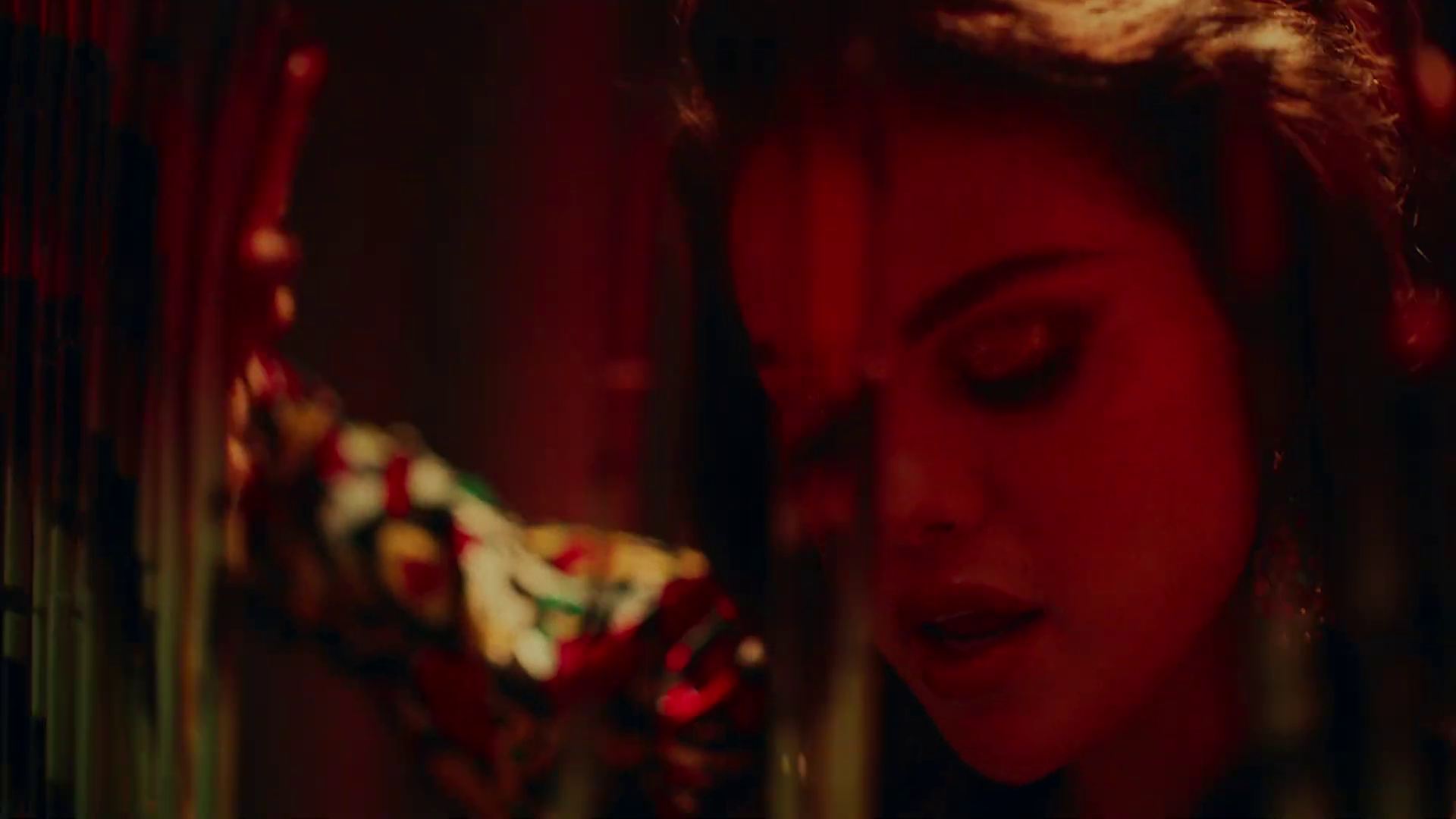 Selfish_Love_MV_18.jpg