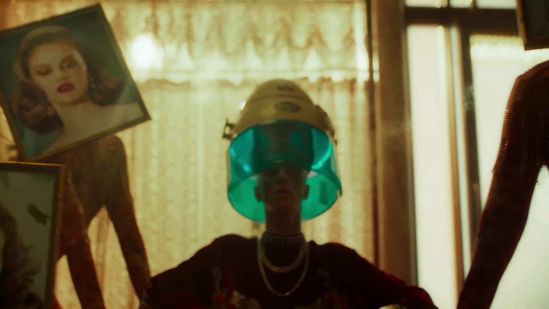 Selfish_Love_MV_45.jpg