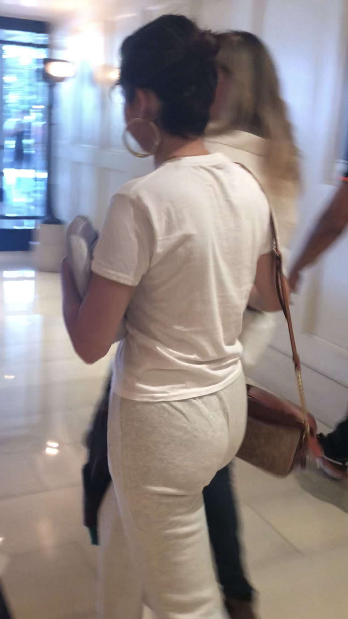 Spotted_at_the_London_Hotel_in_West_Hollywood_-_June_2800007.jpg