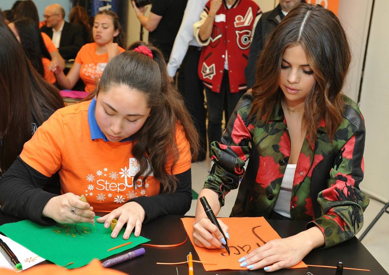 Step_up_with_coach_in_Los_Angeles_-_March_23-17.jpg