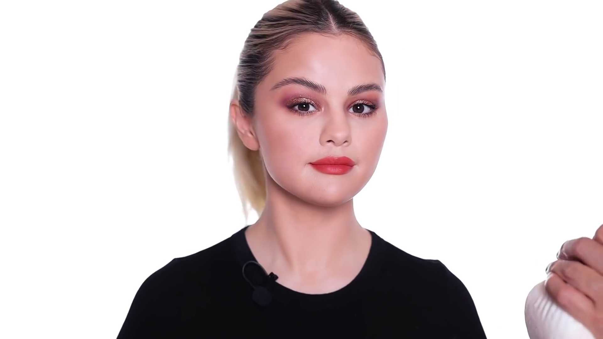 Summer_Day_To_Night_Makeup_With_Selena_Gomez_26.jpg