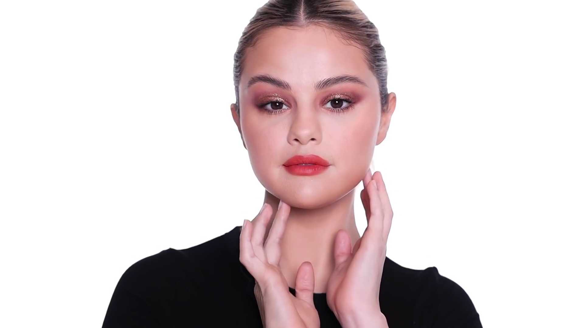 Summer_Day_To_Night_Makeup_With_Selena_Gomez_42.jpg