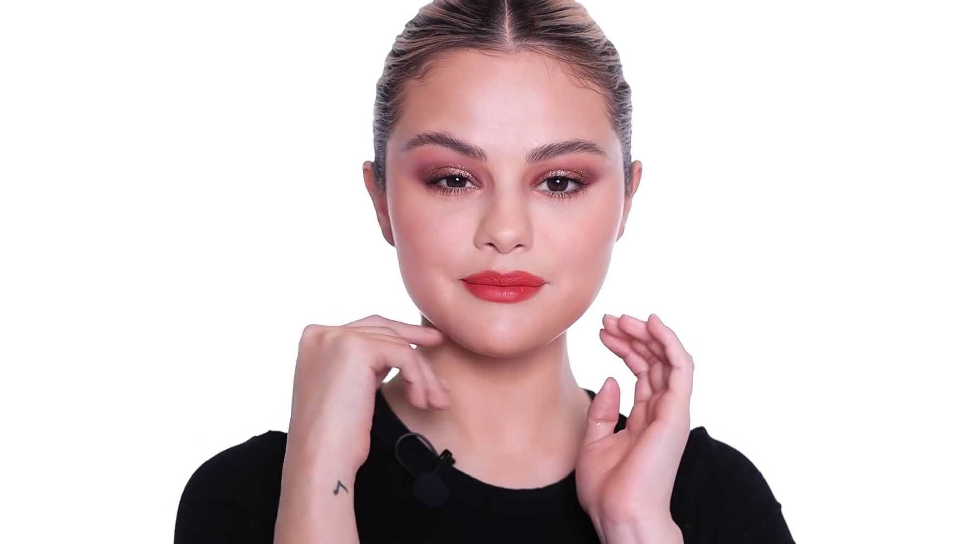 Summer_Day_To_Night_Makeup_With_Selena_Gomez_43.jpg