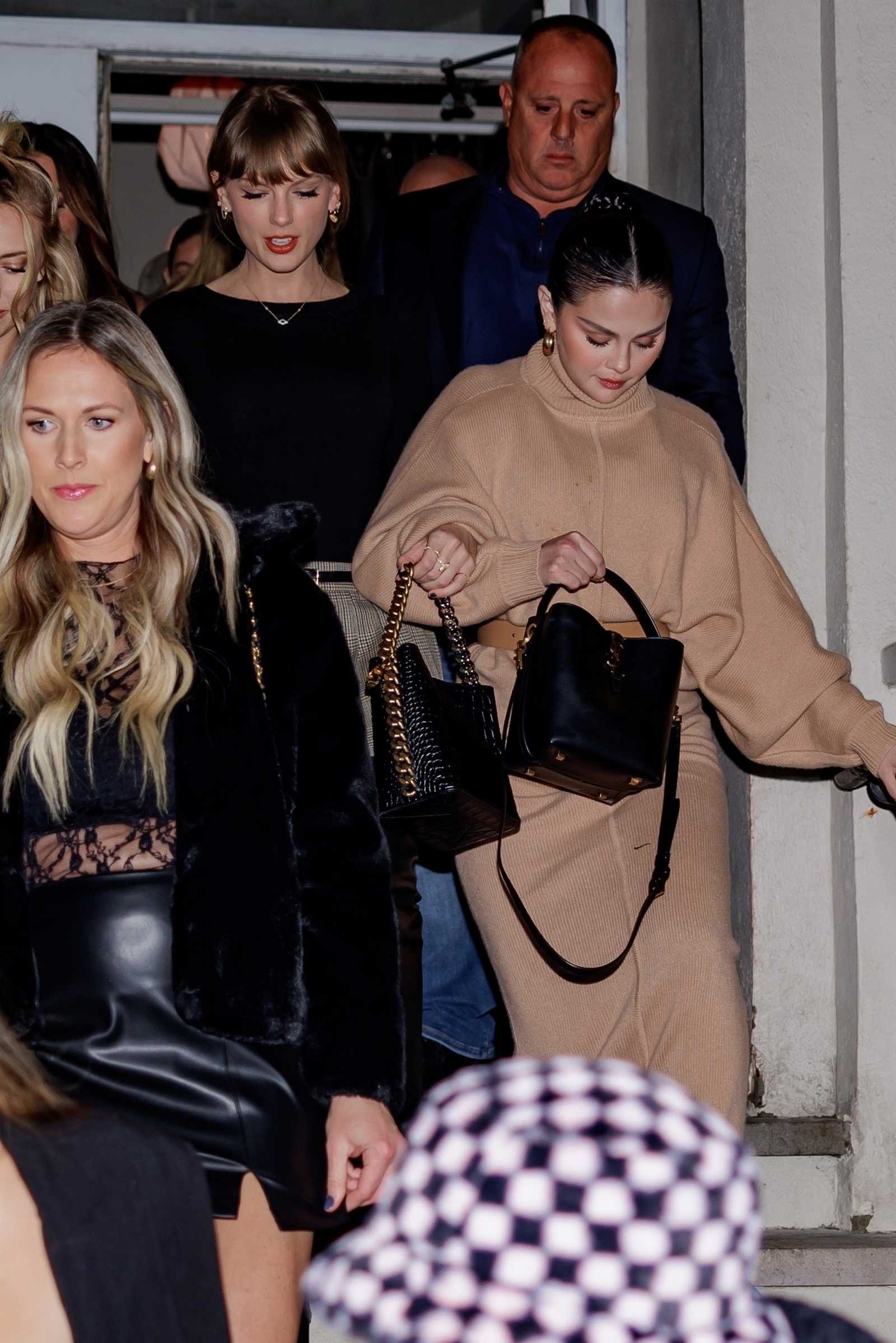 Taylor_Swift2C_Sophie_Turner2C_and_Selena_Gomez_-_Out_in_New_York_November_42C_202311.jpg