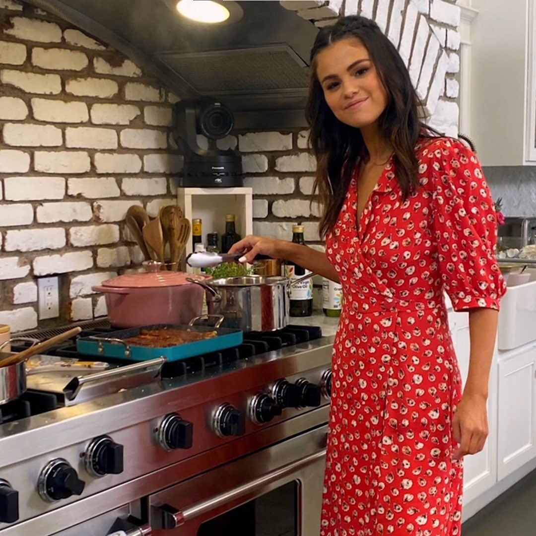 bts_selena_chef_28229.jpg