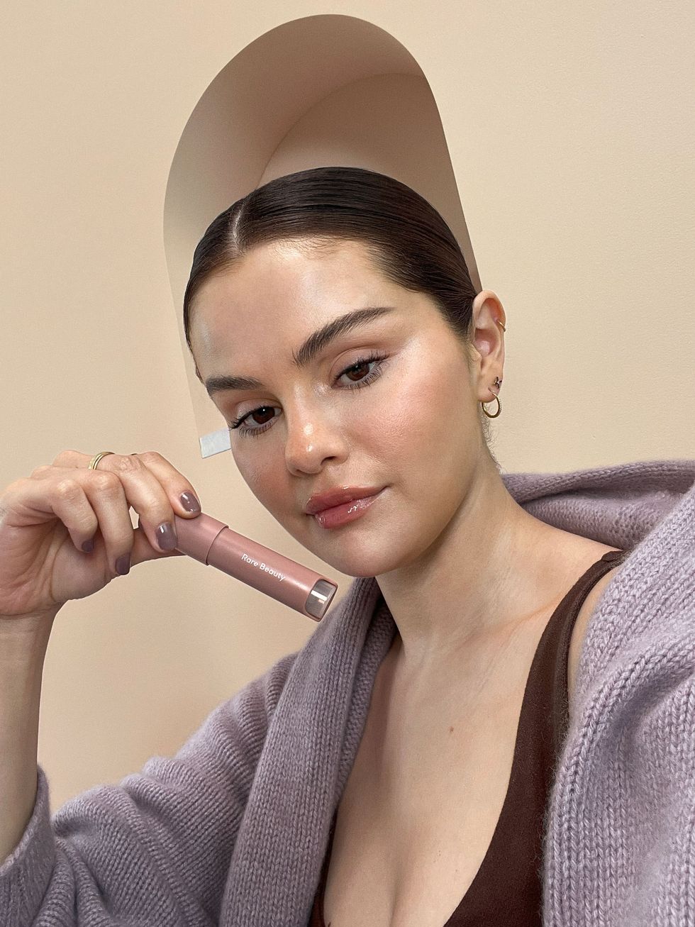 selena-find-comfort-beauty-2-6575db955ddfa.jpg
