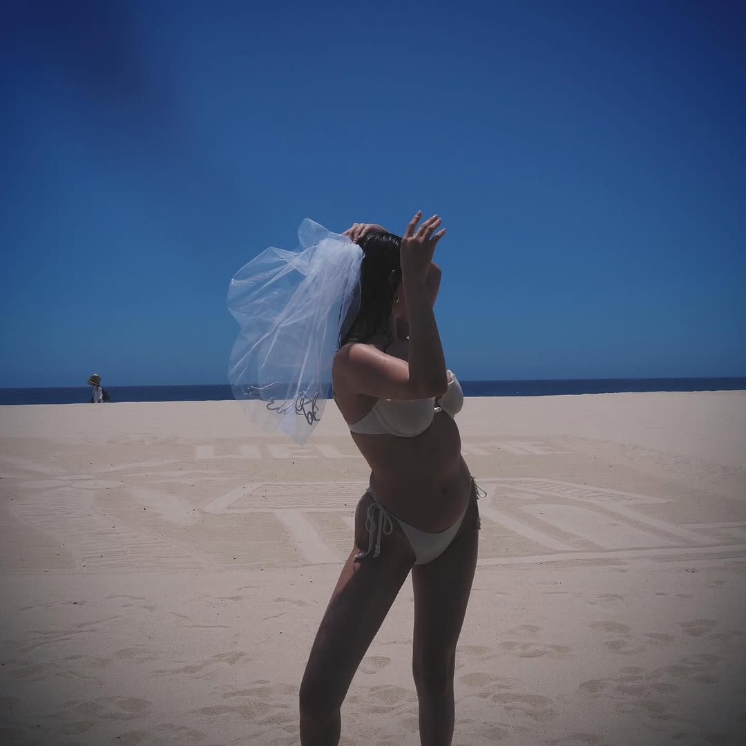 selena_gomez_bachelorette_party_281129.jpg