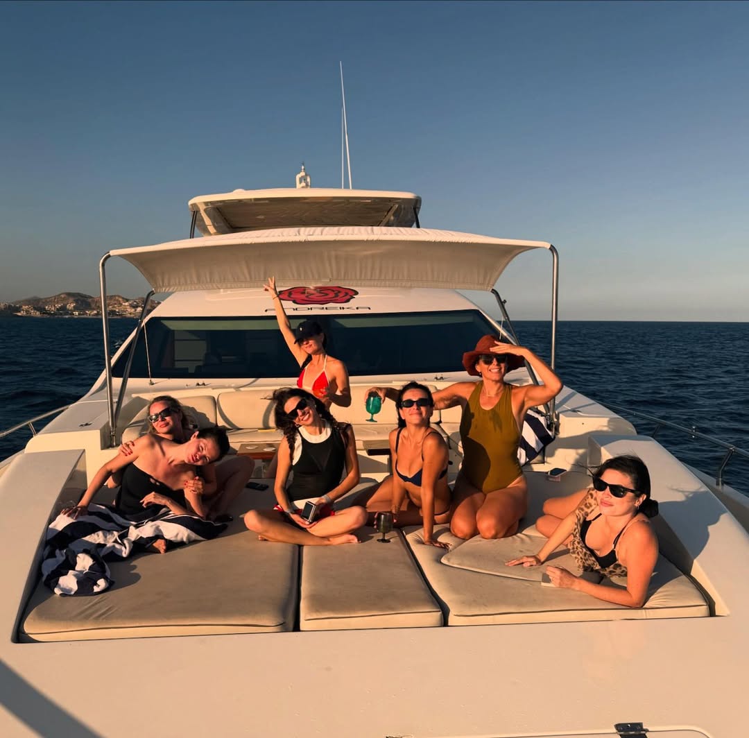 selena_gomez_bachelorette_party_28329.jpg