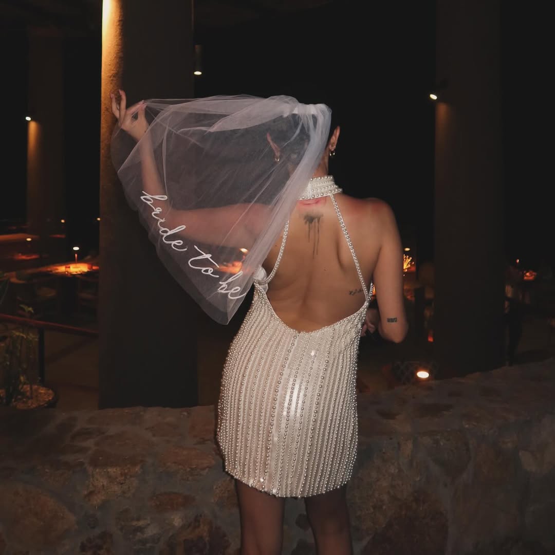 selena_gomez_bachelorette_party_28429.jpg