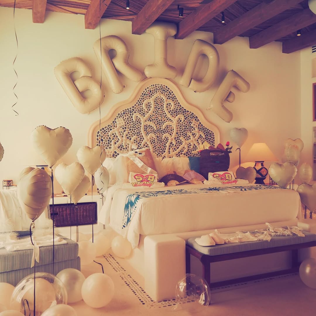 selena_gomez_bachelorette_party_28529.jpg