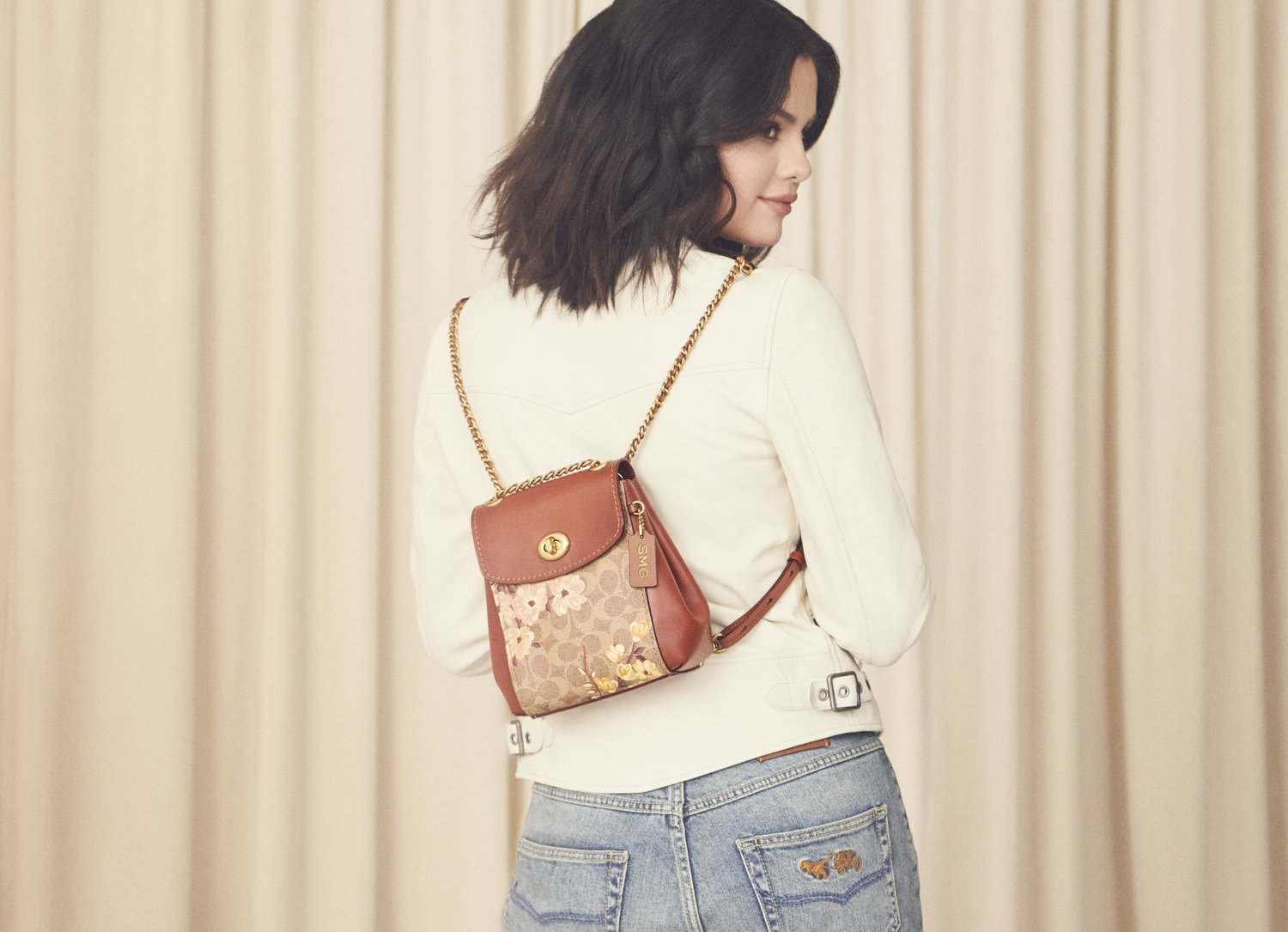 selena_gomez_coach_01.jpg