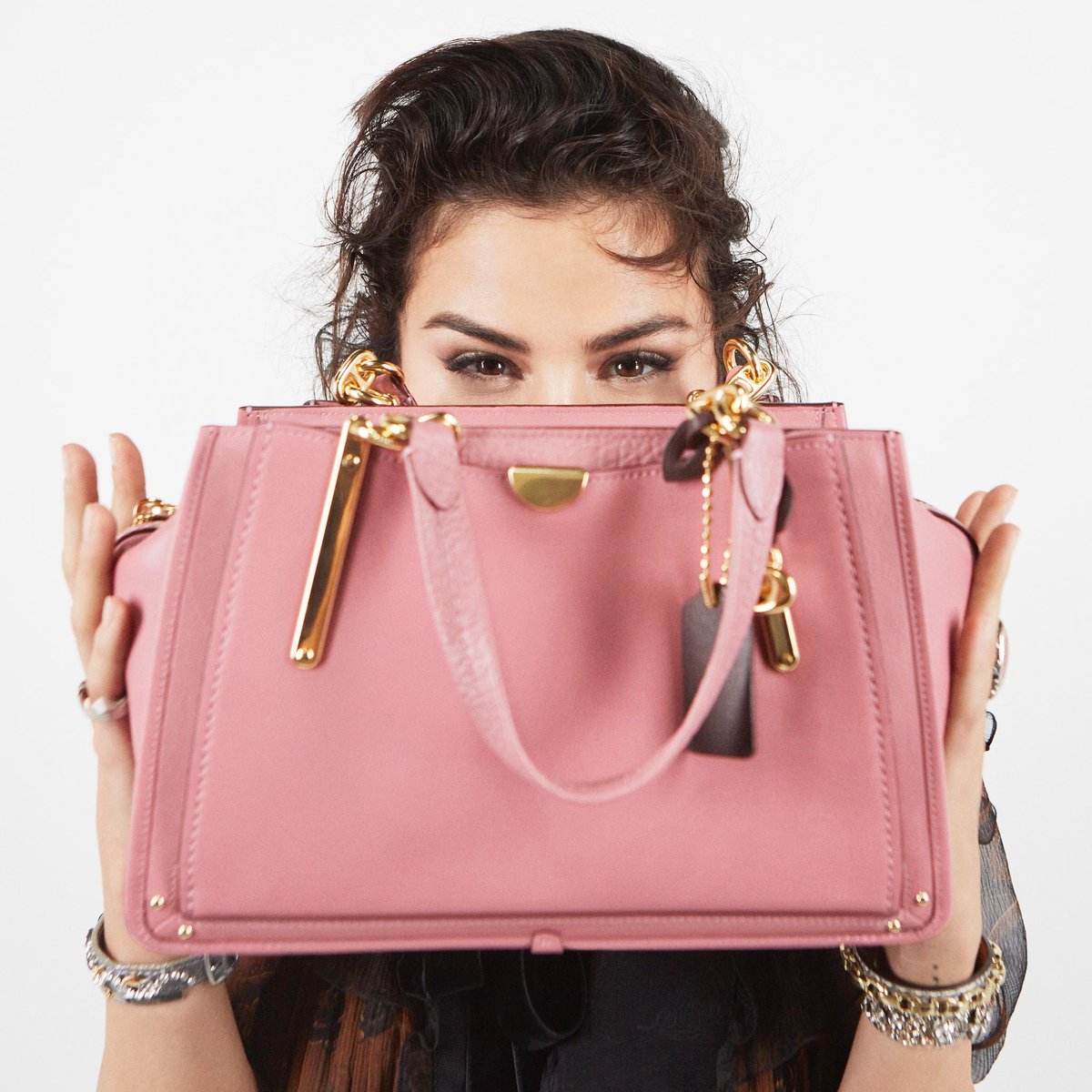 selenagomez-coach-dreamers-bag_28529.jpg
