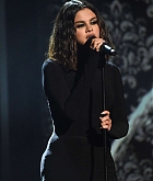 2019_AMAs_-_Performance-11.jpg
