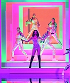 2019_AMAs_Performance_15.jpg