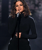 2019_AMAs_Performance_16.jpg
