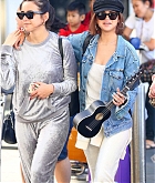 Arriving_in_Sydney2C_Australia_-_March_19-04.jpg
