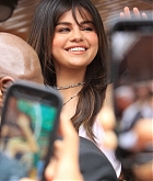 Coach_Hosts_Meet_2B_Greet_with_Selena_Gomez_at_The_Grove_-_September_5-07~0.jpg