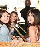 Coach_Hosts_Meet_2B_Greet_with_Selena_Gomez_at_The_Grove_Fans__28629.jpg