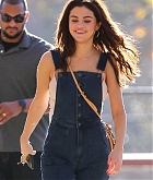 Enjoys_a_day_at_the_park_with_friends_in_Los_Angeles_-_February_2-02.jpg