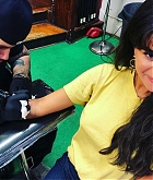 Getting_a_matching_tattoos_with_BFFs_-_August_19-08.jpg