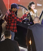 Leaving_Hillsong_church_with_Justin_Bieber_in_Downtown_Los_Angeles_on_November_4-06.jpg