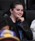 Los_Angeles_Lakers_Game_281229.jpg