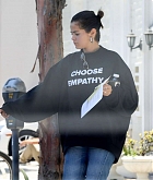Makes_a_visit_to_the_doctor_s_in_Beverly_Hills_-_July_300007.jpg