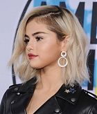 Selena_Gomez_-_2017_American_Music_Awards_on_November_19-105.jpg