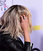 Selena_Gomez_-_2017_American_Music_Awards_on_November_19-153.jpg