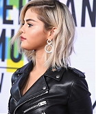 Selena_Gomez_-_2017_American_Music_Awards_on_November_19-34.jpg