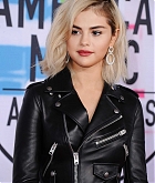 Selena_Gomez_-_2017_American_Music_Awards_on_November_19-48.jpg