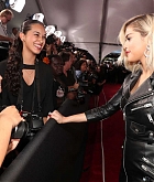 Selena_Gomez_-_2017_American_Music_Awards_on_November_19-50.jpg