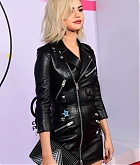 Selena_Gomez_-_2017_American_Music_Awards_on_November_19-54.jpg