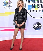 Selena_Gomez_-_2017_American_Music_Awards_on_November_19-74.jpg
