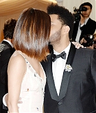 Selena_Gomez_-_2017_MET_Gala_at_The_Metropolitan_Museum_of_Art_on_May_1-11.jpg