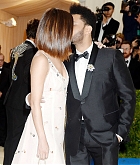 Selena_Gomez_-_2017_MET_Gala_at_The_Metropolitan_Museum_of_Art_on_May_1-12.jpg