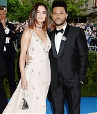 Selena_Gomez_-_2017_MET_Gala_at_The_Metropolitan_Museum_of_Art_on_May_1-16.jpg