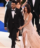 Selena_Gomez_-_2017_MET_Gala_at_The_Metropolitan_Museum_of_Art_on_May_1-23.jpg