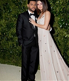 Selena_Gomez_-_2017_MET_Gala_at_The_Metropolitan_Museum_of_Art_on_May_1-75.jpg
