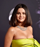 Selena_Gomez_-_2019_American_Music_Awards_at_Microsoft_Theater_in_LA_November_242C_2019-16.jpg