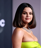 Selena_Gomez_-_2019_American_Music_Awards_at_Microsoft_Theater_in_LA_November_242C_2019-17.jpg