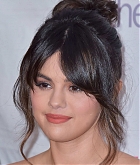 Selena_Gomez_-_2020_Hollywood_Beauty_Awards-21.jpg