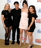 Selena_Gomez_-_2020_Hollywood_Beauty_Awards__in_Los_Angeles2C_2020-02-06-05.jpg