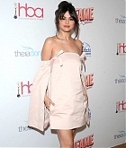 Selena_Gomez_-_2020_Hollywood_Beauty_Awards__in_Los_Angeles2C_2020-02-06-18~0.jpg